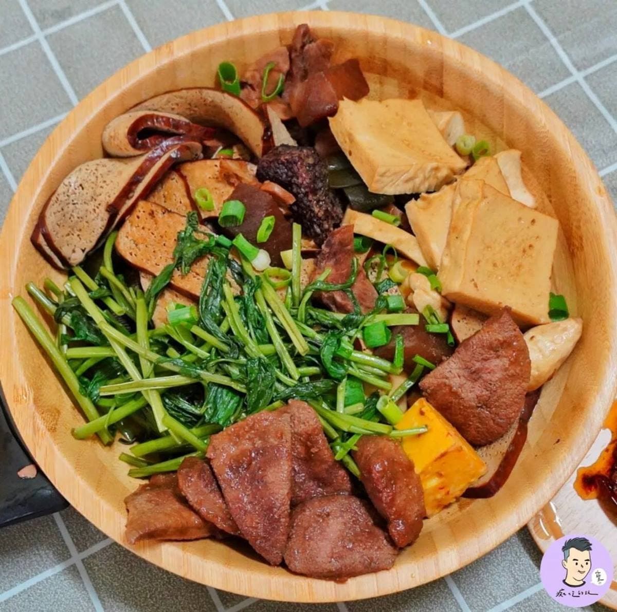 100元就能吃超飽!網推「爆量雞腿排麵」滿到看不見麵,再搭溫泉蛋邪惡度破表 100元就能吃超飽!網推「爆量雞腿排麵」滿到看不見麵,再搭溫泉蛋邪惡度破表
