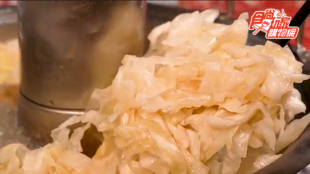 獨家「高麗菜」酸菜白肉鍋!全台首賣台北名鍋組,3大肉片、老饕沾醬在家吃 獨家「高麗菜」酸菜白肉鍋!全台首賣台北名鍋組,3大肉片、老饕沾醬在家吃