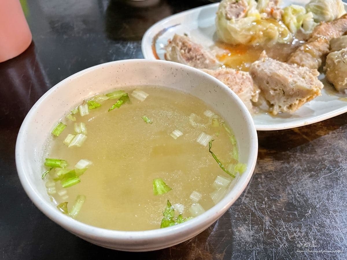 在地人必排宵夜!高雄「鐵皮屋黑輪」飄香45年,南部限定烤黑輪片外酥內軟 在地人必排宵夜!高雄「鐵皮屋黑輪」飄香45年,南部限定烤黑輪片外酥內軟