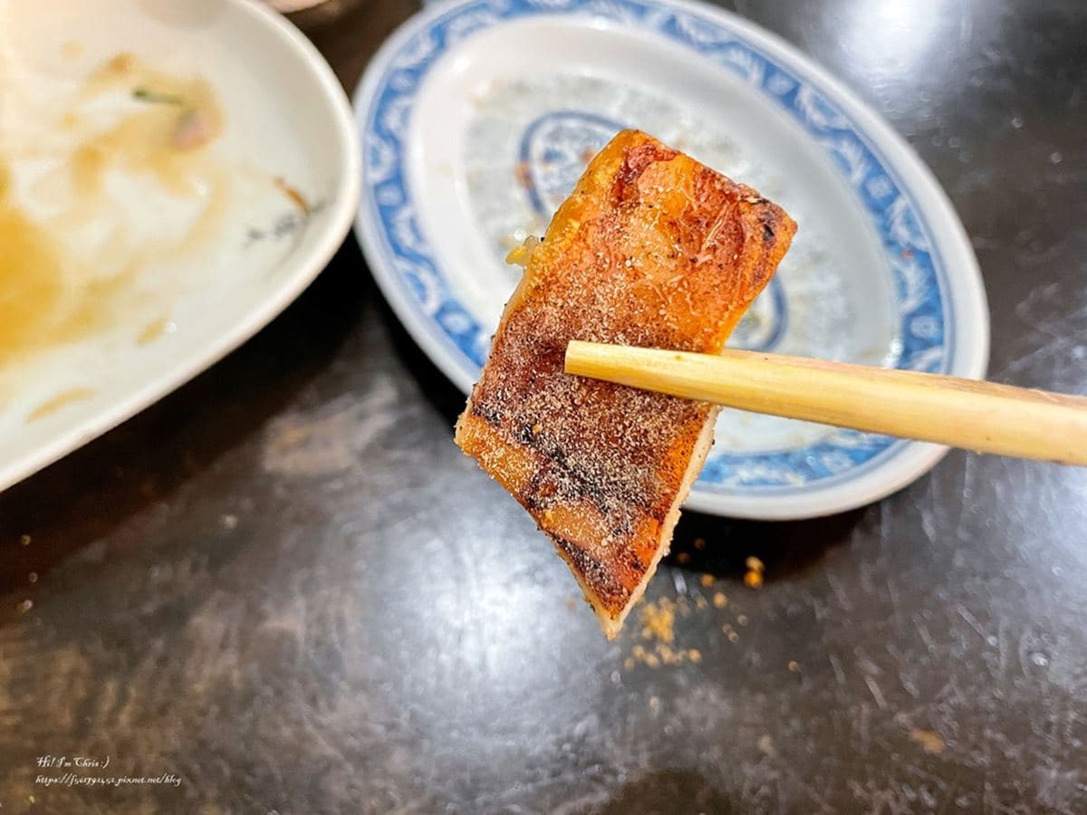 在地人必排宵夜!高雄「鐵皮屋黑輪」飄香45年,南部限定烤黑輪片外酥內軟 在地人必排宵夜!高雄「鐵皮屋黑輪」飄香45年,南部限定烤黑輪片外酥內軟