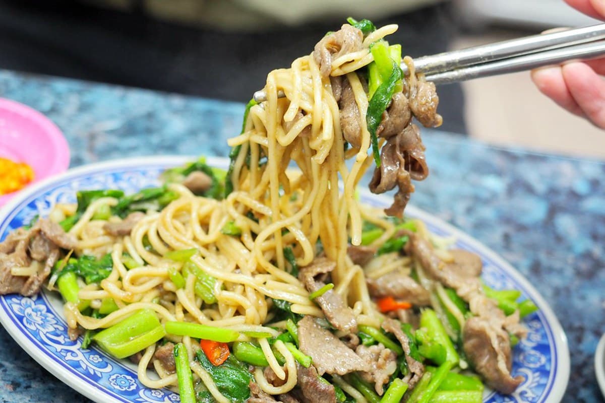 網評土城第一!正宗岡山「羊肉炒麵」爽嗑2倍厚肉片,內用免費續現涮羊肉湯 網評土城第一!正宗岡山「羊肉炒麵」爽嗑2倍厚肉片,內用免費續現涮羊肉湯