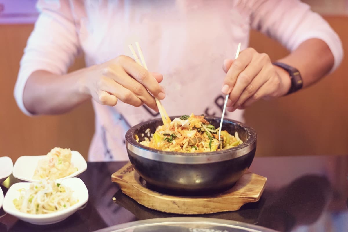 赴韓旅遊要注意!6大必知韓國用餐禁忌:飯碗不能端、小菜吃到飽地雷 赴韓旅遊要注意!6大必知韓國用餐禁忌:飯碗不能端、小菜吃到飽地雷