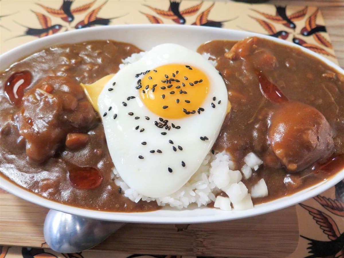 咖哩飯一級戰區!捷運六張犁網友最愛5家:72小時醬料熟成、免費續飯續咖哩 咖哩飯一級戰區!捷運六張犁網友最愛5家:72小時醬料熟成、免費續飯續咖哩