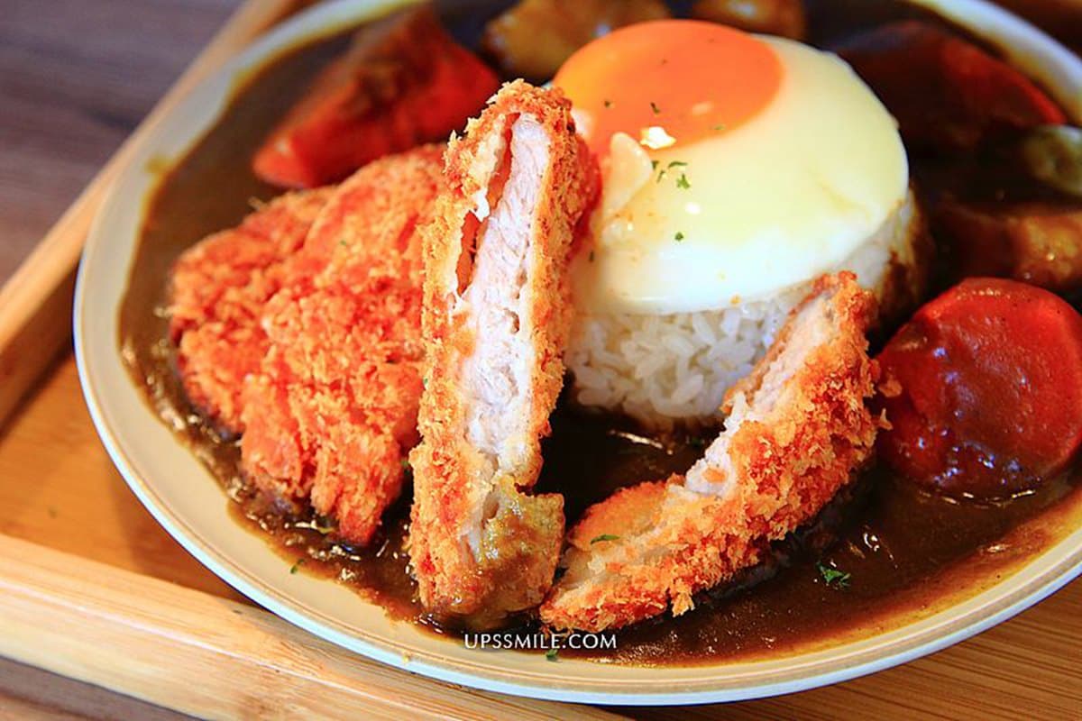 咖哩飯一級戰區!捷運六張犁網友最愛5家:72小時醬料熟成、免費續飯續咖哩 咖哩飯一級戰區!捷運六張犁網友最愛5家:72小時醬料熟成、免費續飯續咖哩
