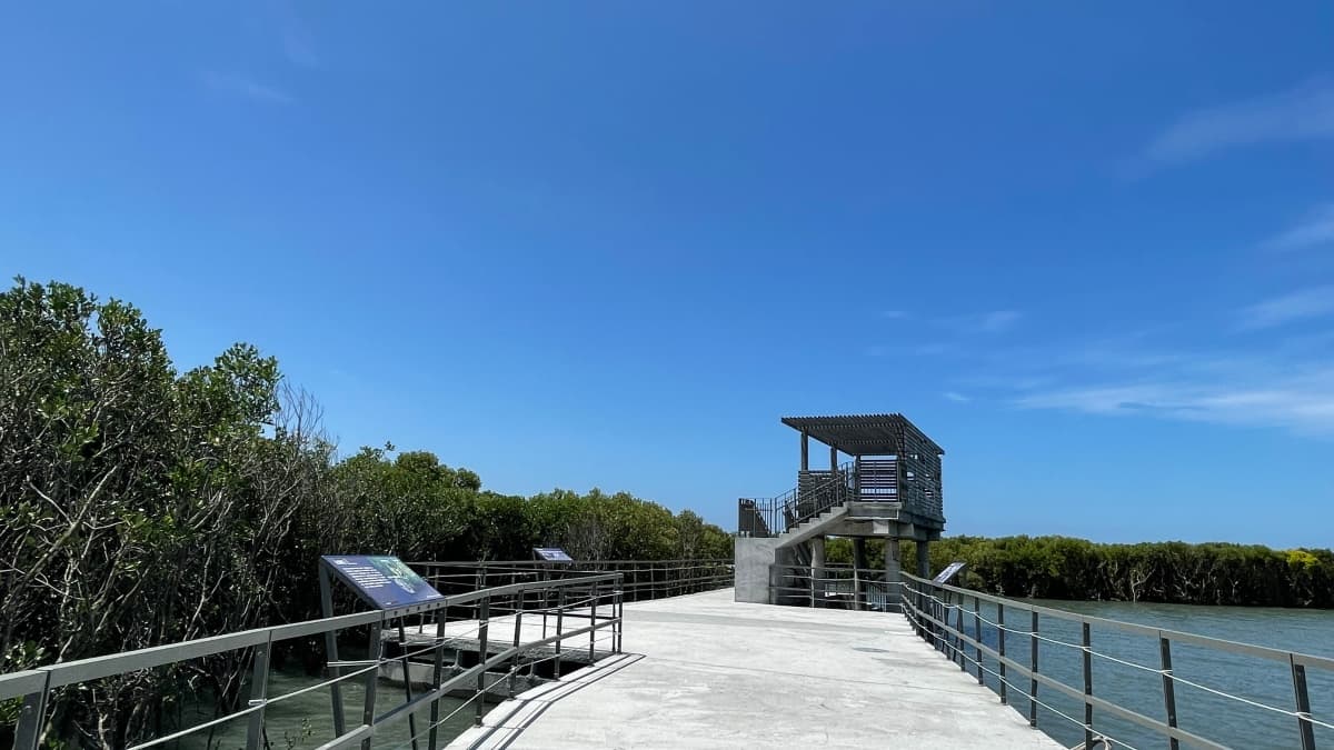 海天一色絕美祕境!打卡彰化「芳苑海空步道」,再嗑飽滿蚵嗲、參拜媽祖廟 海天一色絕美祕境!打卡彰化「芳苑海空步道」,再嗑飽滿蚵嗲、參拜媽祖廟
