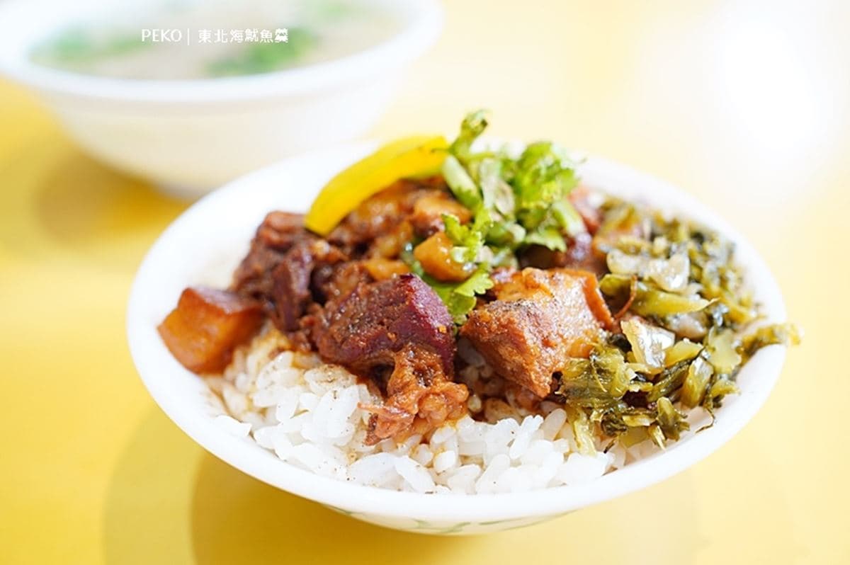 被魷魚羹耽誤的滷肉飯!網推「手切滷肉飯」加辣油超唰嘴,再點Q彈脆口燙魷魚 被魷魚羹耽誤的滷肉飯!網推「手切滷肉飯」加辣油超唰嘴,再點Q彈脆口燙魷魚