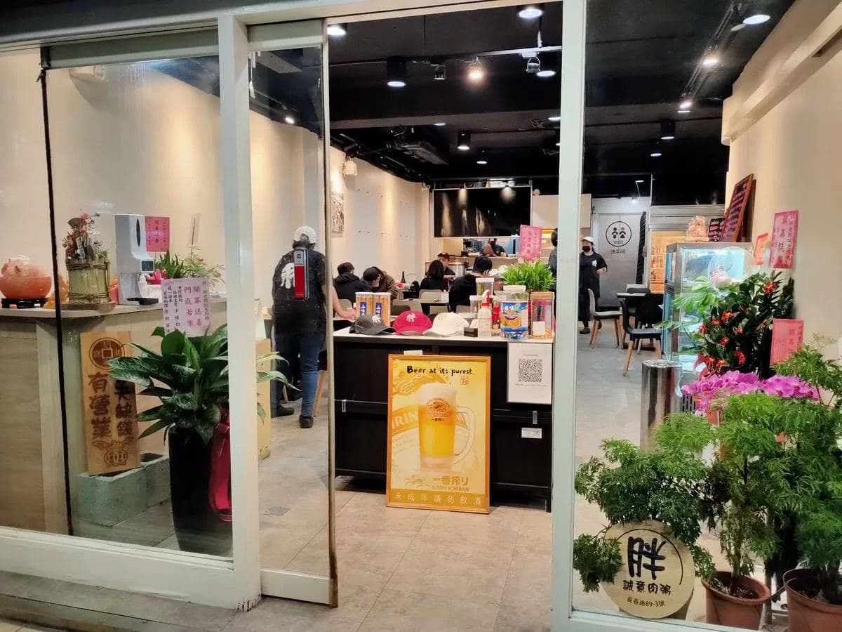 在地人不藏私名單!台北5家巷弄高評價宵夜:米其林蔥抓餅、理髮店清粥小菜 在地人不藏私名單!台北5家巷弄高評價宵夜:米其林蔥抓餅、理髮店清粥小菜