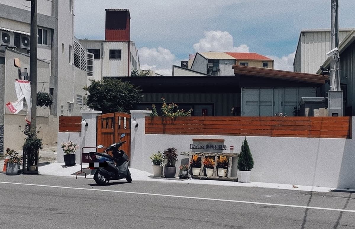 闆娘就是奧地利媳婦!道地「休伯納捲」一咬爆漿,奧地利版海綿蛋糕入口即化 闆娘就是奧地利媳婦!道地「休伯納捲」一咬爆漿,奧地利版海綿蛋糕入口即化