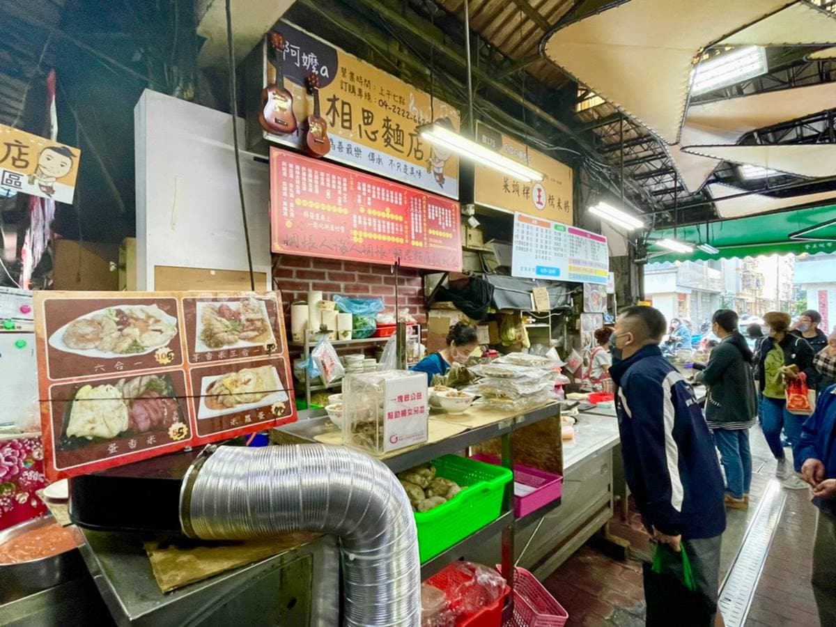 在地人早餐首選!台中市場「人氣麵攤」麻醬隨你加,「豬血湯」料比湯還多 在地人早餐首選!台中市場「人氣麵攤」麻醬隨你加,「豬血湯」料比湯還多