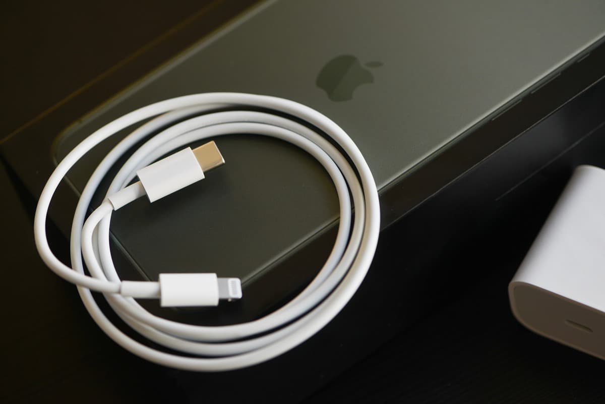 1招防止iPhone充電線「耍廢」!內行曝與使用習慣有關,這樣做每條能用5年 1招防止iPhone充電線「耍廢」!內行曝與使用習慣有關,這樣做每條能用5年