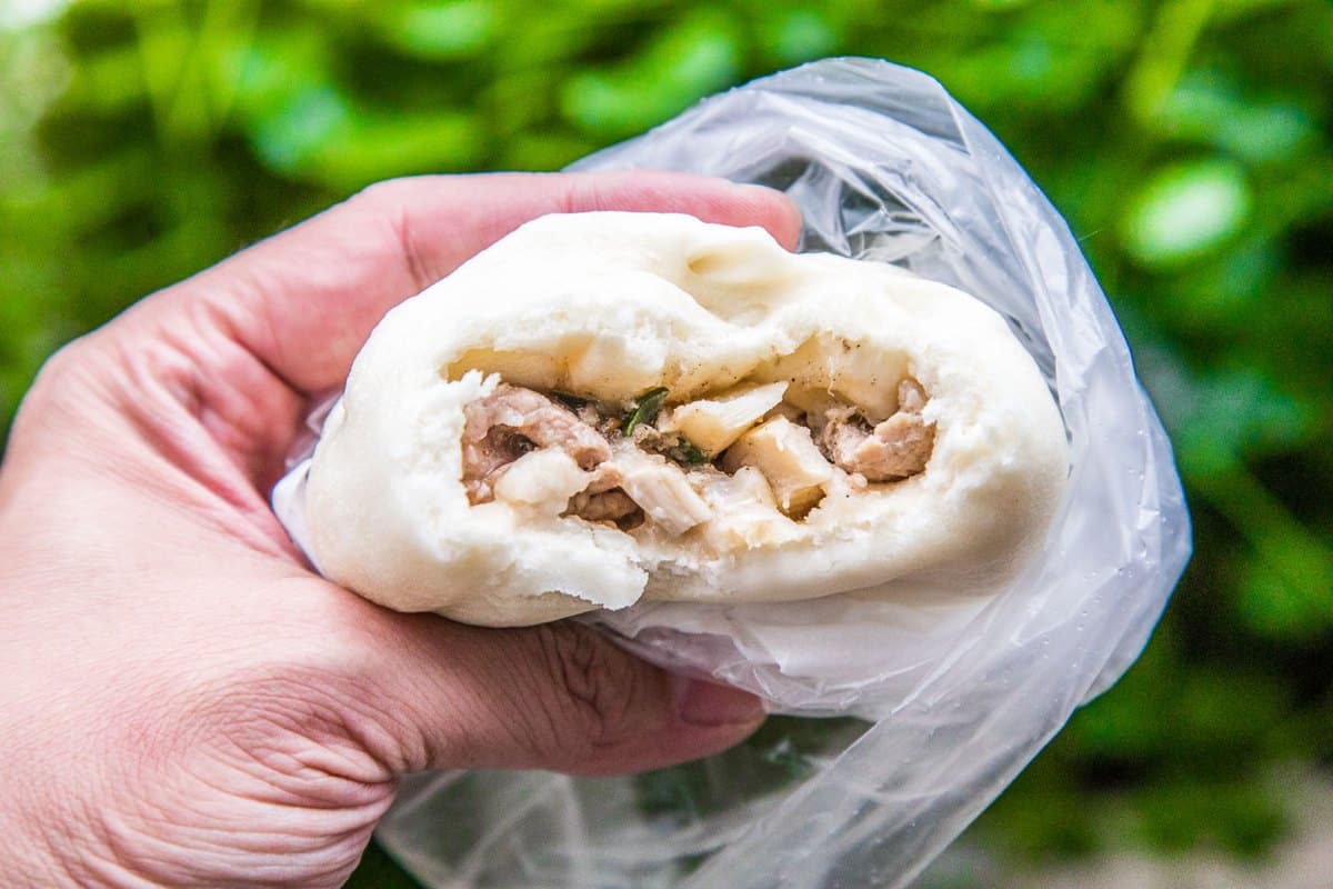 內行人才知道!北海岸5間隱密美食:每日現做溫體筍肉包、跳鋼管的限量烤雞 淡水美食推薦:福星阿嬤筍肉包