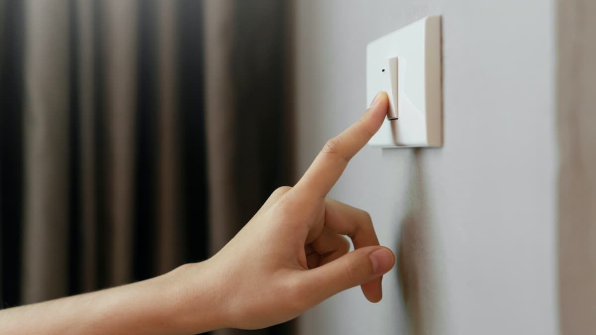 電費又漲!電器不用時最好拔插頭?網傳3招省電撇步「恐沒用還更花錢」