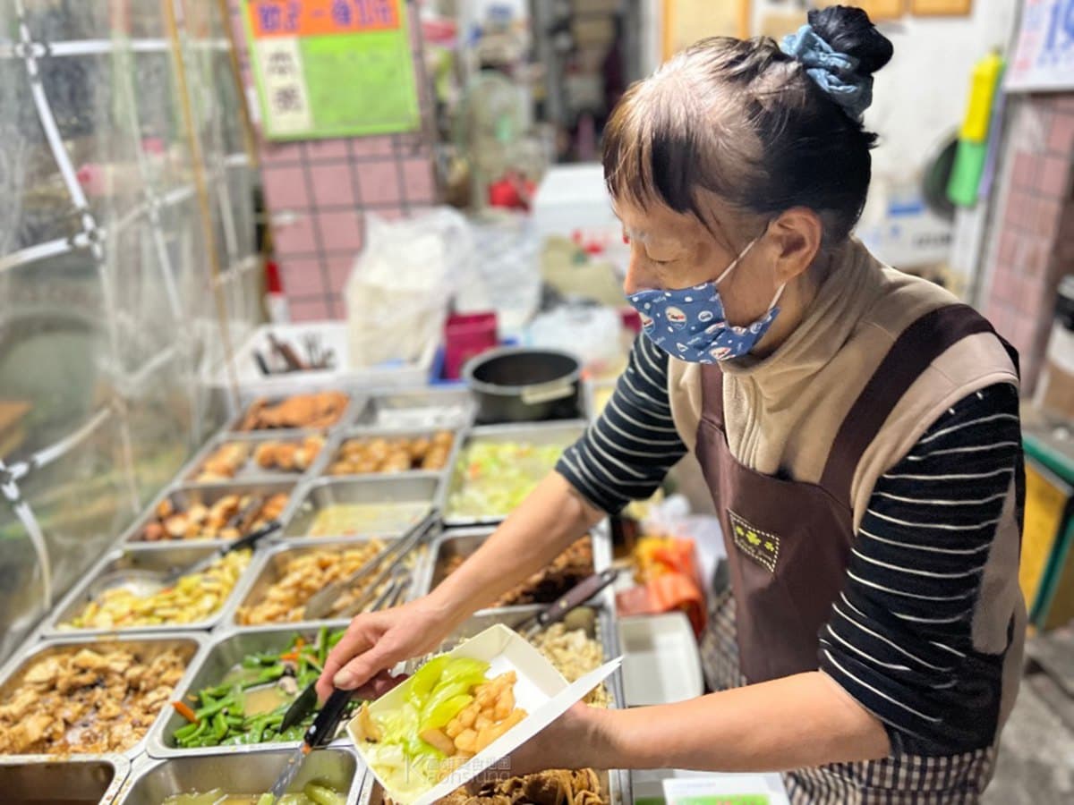 高雄宵夜推薦TOP13!5元清粥小菜、神級蛋餅、24小時不打烊早餐店 高雄宵夜【小吃】推薦:蕊姨素食