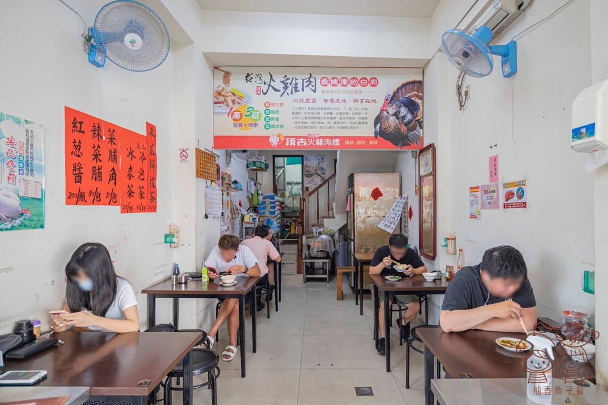 尖峰期一位難求!內行最愛「火雞片飯+半熟蛋」邪惡組合,椒香肉燥飯也必點 尖峰期一位難求!內行最愛「火雞片飯+半熟蛋」邪惡組合,椒香肉燥飯也必點