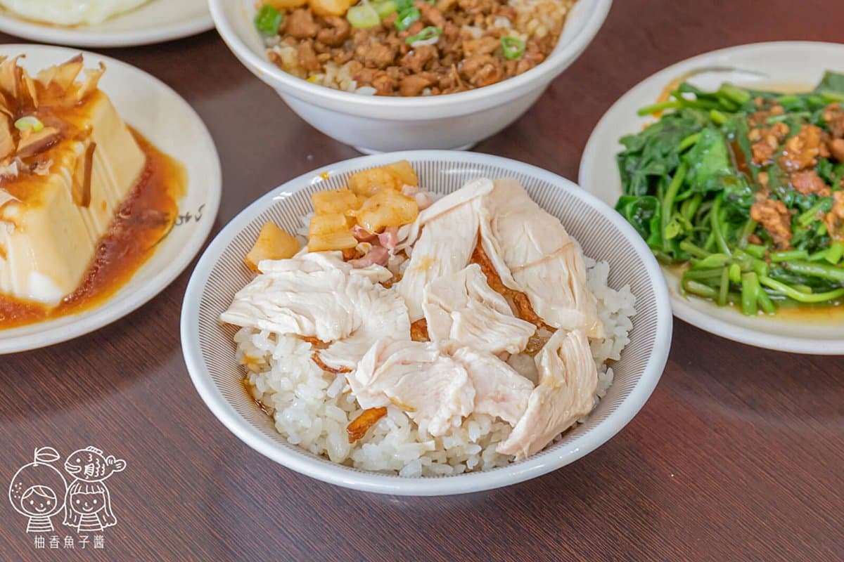 尖峰期一位難求!內行最愛「火雞片飯+半熟蛋」邪惡組合,椒香肉燥飯也必點 尖峰期一位難求!內行最愛「火雞片飯+半熟蛋」邪惡組合,椒香肉燥飯也必點