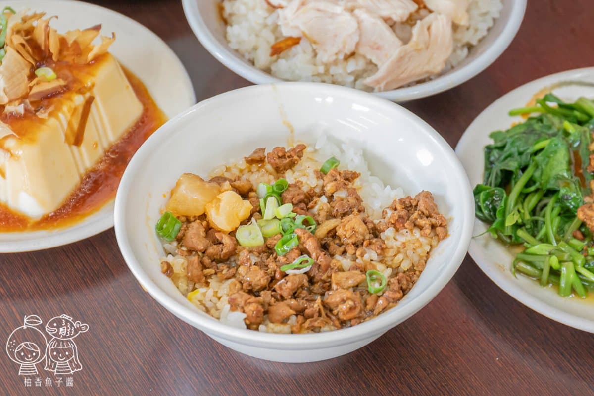 尖峰期一位難求!內行最愛「火雞片飯+半熟蛋」邪惡組合,椒香肉燥飯也必點 尖峰期一位難求!內行最愛「火雞片飯+半熟蛋」邪惡組合,椒香肉燥飯也必點