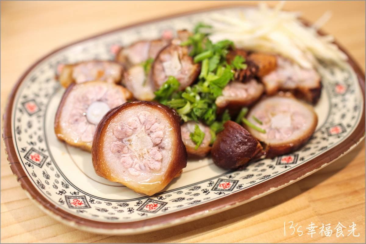 2000多則好評!花蓮「人氣乾麵」堆滿肉片、餛飩,煙燻滷味中午就完售 2000多則好評!花蓮「人氣乾麵」堆滿肉片、餛飩,煙燻滷味中午就完售