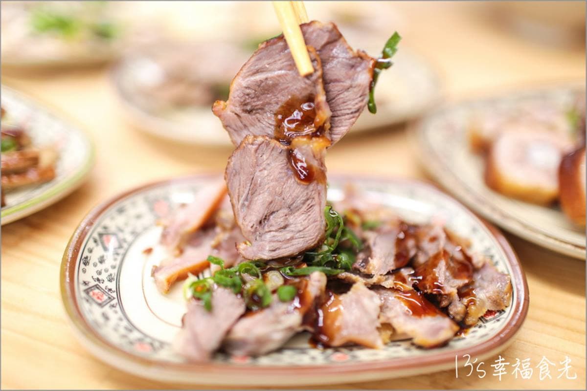 2000多則好評!花蓮「人氣乾麵」堆滿肉片、餛飩,煙燻滷味中午就完售 2000多則好評!花蓮「人氣乾麵」堆滿肉片、餛飩,煙燻滷味中午就完售