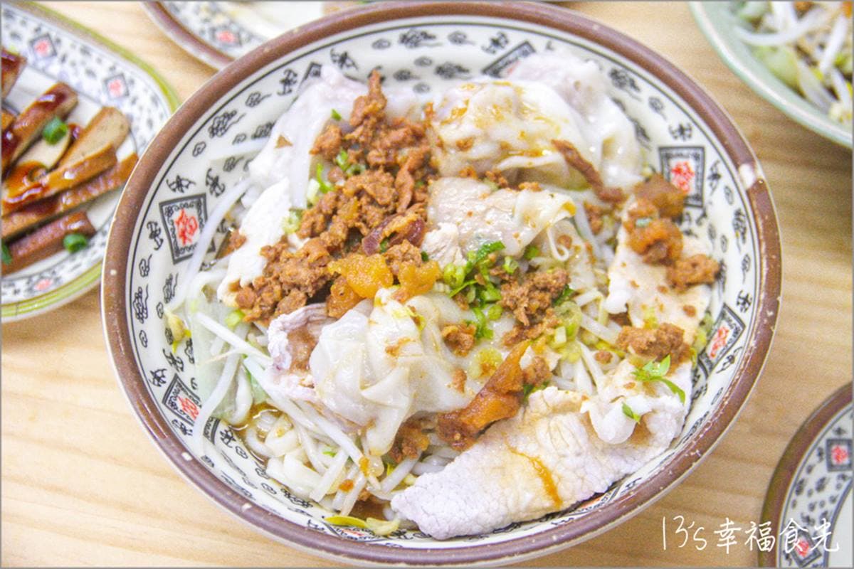 2000多則好評!花蓮「人氣乾麵」堆滿肉片、餛飩,煙燻滷味中午就完售 2000多則好評!花蓮「人氣乾麵」堆滿肉片、餛飩,煙燻滷味中午就完售