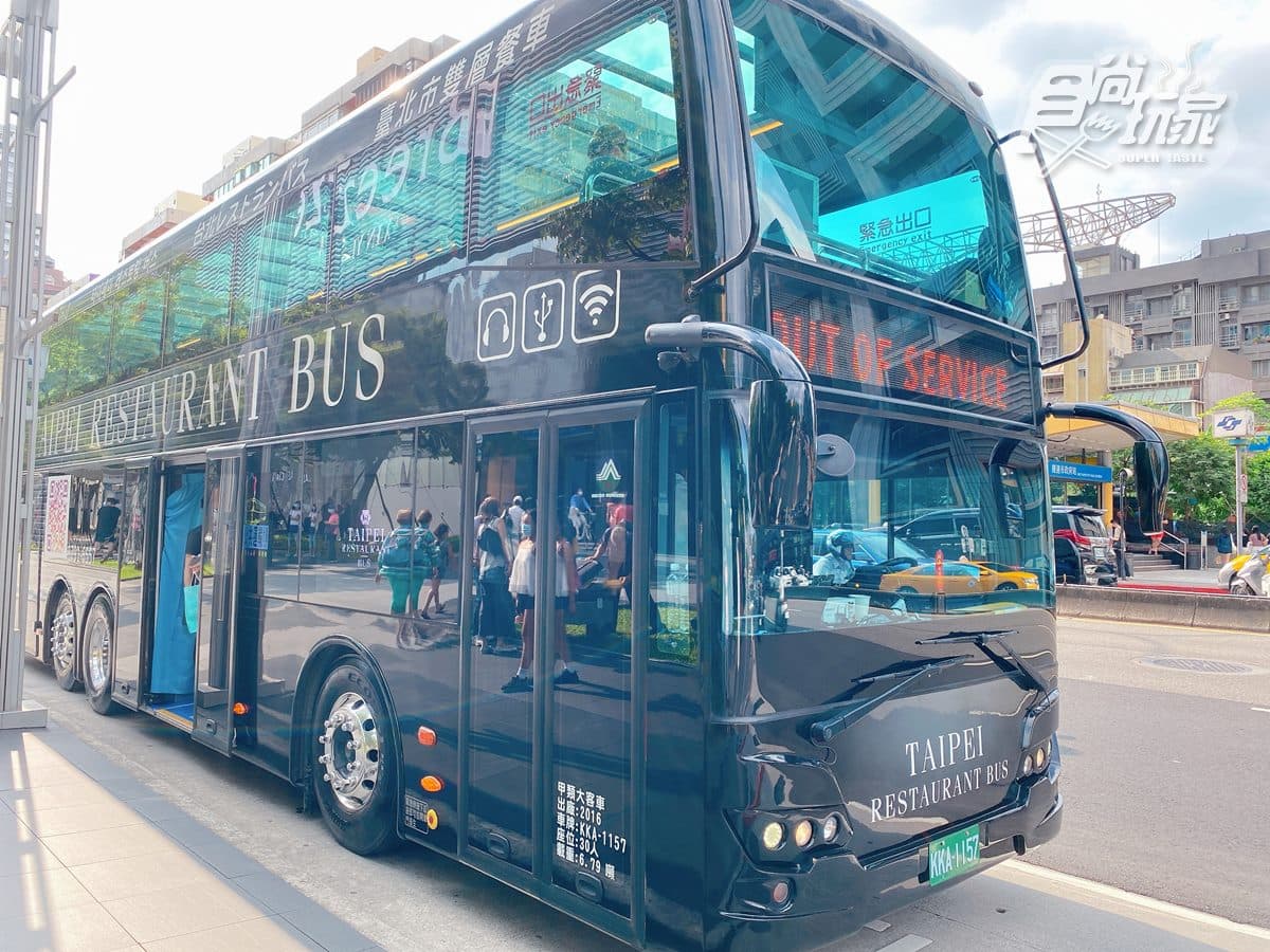 免飛出國!雙層巴士餐車首次「米其林港點下午茶」,180度透明窗景超好拍 免飛出國!雙層巴士餐車首次「米其林港點下午茶」,180度透明窗景超好拍
