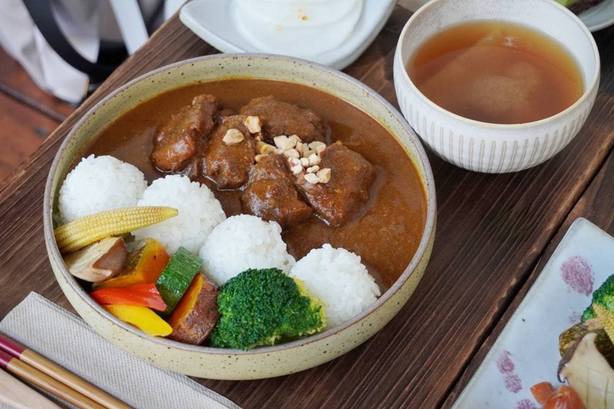湖畔旁日式茶屋!網美先搶禪風座位區,打卡必點日式茶菓、香料咖哩牛 湖畔旁日式茶屋!網美先搶禪風座位區,打卡必點日式茶菓、香料咖哩牛