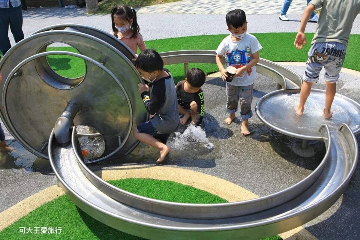 搭公車、捷運就能到!雙北5戲水公園:全台最大水樂園、1公頃水陸空遊戲場 搭公車、捷運就能到!雙北5戲水公園:全台最大水樂園、1公頃水陸空遊戲場