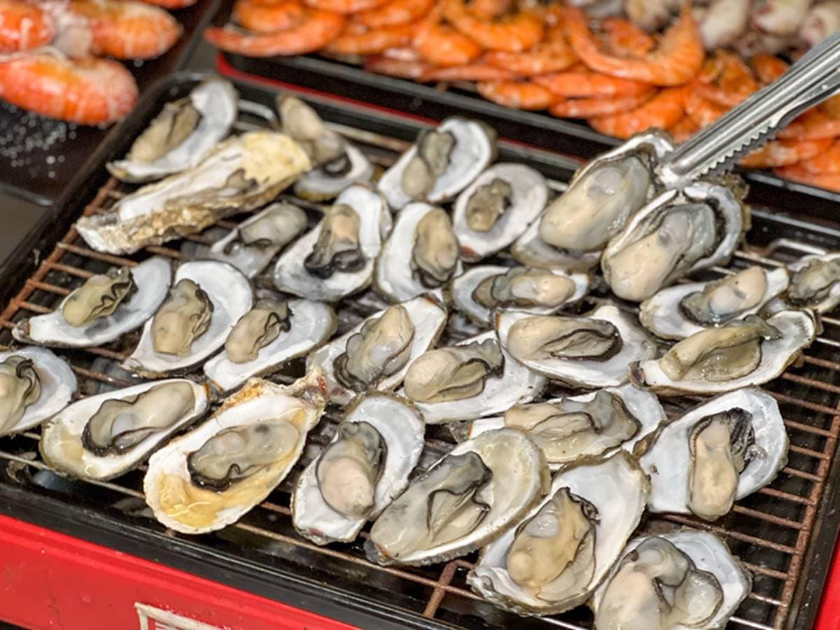 299元嗑到痛風!4種海鮮不限時吃到飽,加碼「鮭魚生魚片」1片不到10元 299元嗑到痛風!4種海鮮不限時吃到飽,加碼「鮭魚生魚片」1片不到10元