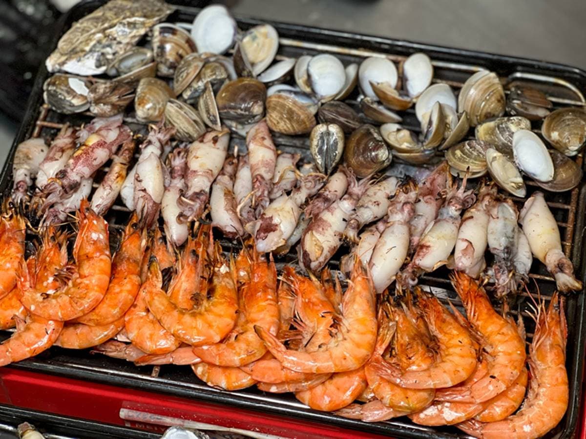 299元嗑到痛風!4種海鮮不限時吃到飽,加碼「鮭魚生魚片」1片不到10元 299元嗑到痛風!4種海鮮不限時吃到飽,加碼「鮭魚生魚片」1片不到10元