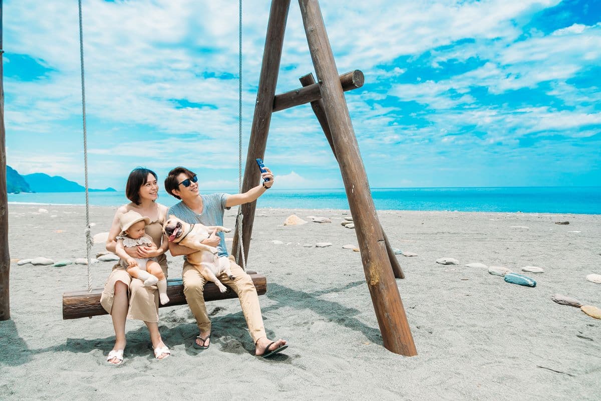 坐「最美彩虹鞦韆」賞無敵海景!宜蘭最南端祕境快衝,美拍《神隱少女》隧道 坐「最美彩虹鞦韆」賞無敵海景!宜蘭最南端祕境快衝,美拍《神隱少女》隧道