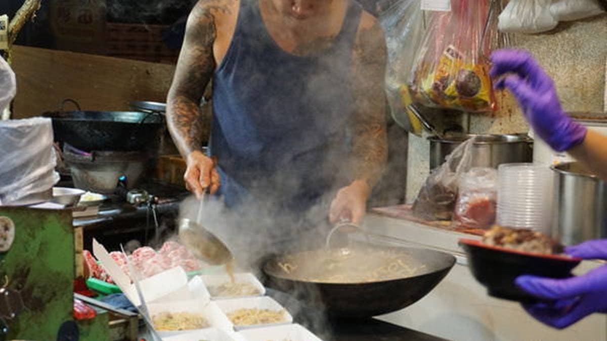 在地人宵夜首選!「當歸羊肉湯」肉量驚人只要80元,酥到爆臭豆腐內行必點 在地人宵夜首選!「當歸羊肉湯」肉量驚人只要80元,酥到爆臭豆腐內行必點
