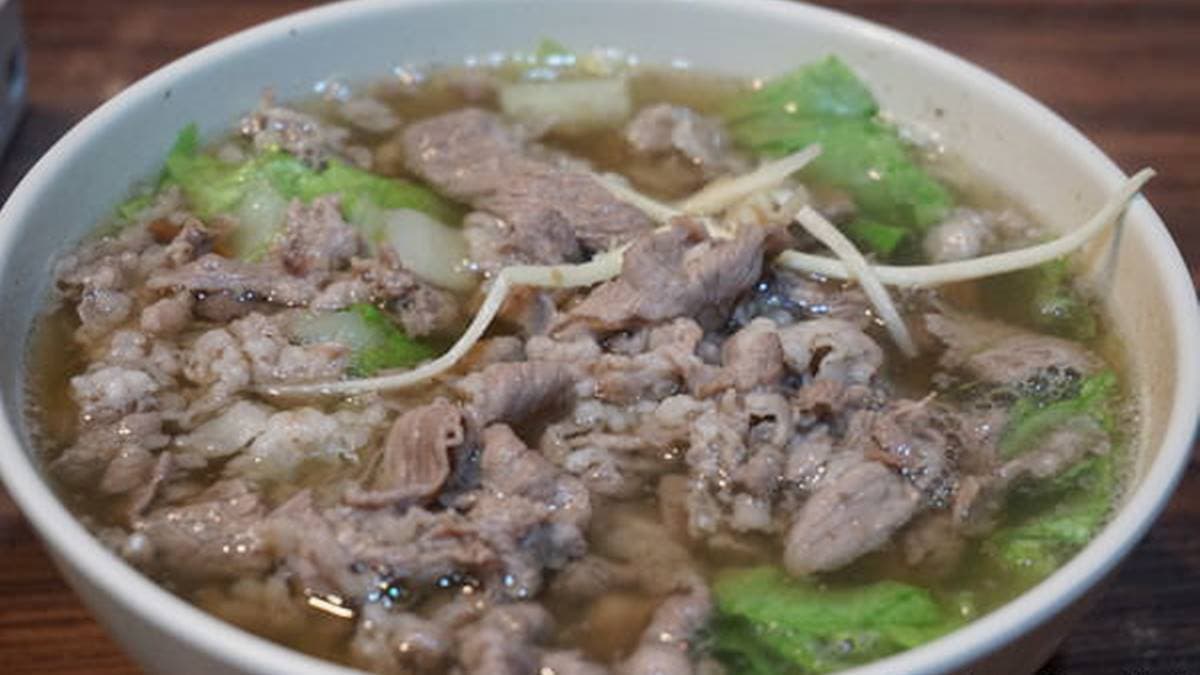 在地人宵夜首選!「當歸羊肉湯」肉量驚人只要80元,酥到爆臭豆腐內行必點 在地人宵夜首選!「當歸羊肉湯」肉量驚人只要80元,酥到爆臭豆腐內行必點