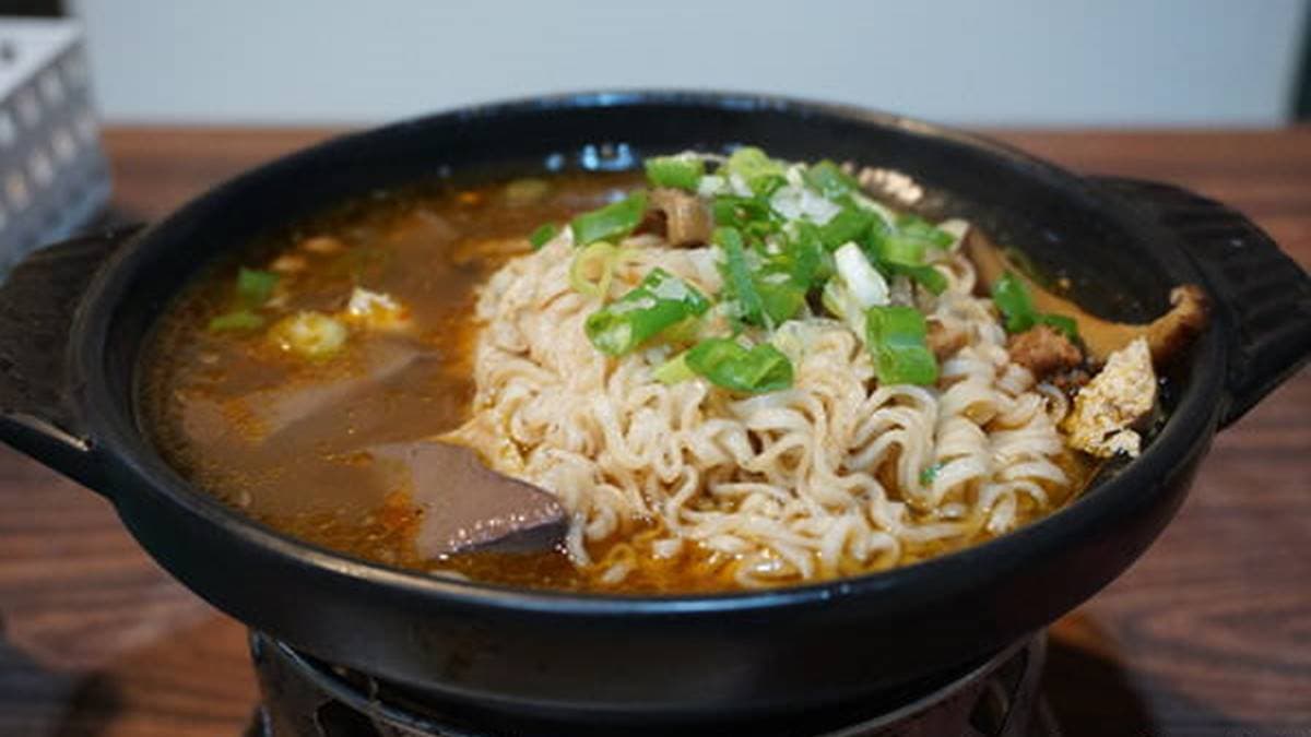在地人宵夜首選!「當歸羊肉湯」肉量驚人只要80元,酥到爆臭豆腐內行必點 在地人宵夜首選!「當歸羊肉湯」肉量驚人只要80元,酥到爆臭豆腐內行必點