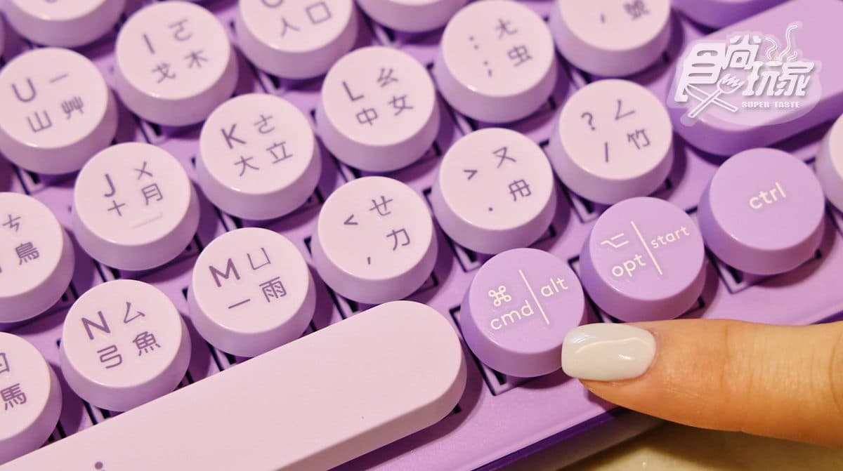 同時配對手機、電腦!首款表情符號鍵盤組超美新色,還有熊大、兔兔夯品必收(中獎名單已公布) 同時配對手機、電腦!首款表情符號鍵盤組超美新色,還有熊大、兔兔夯品必收(中獎名單已公布)