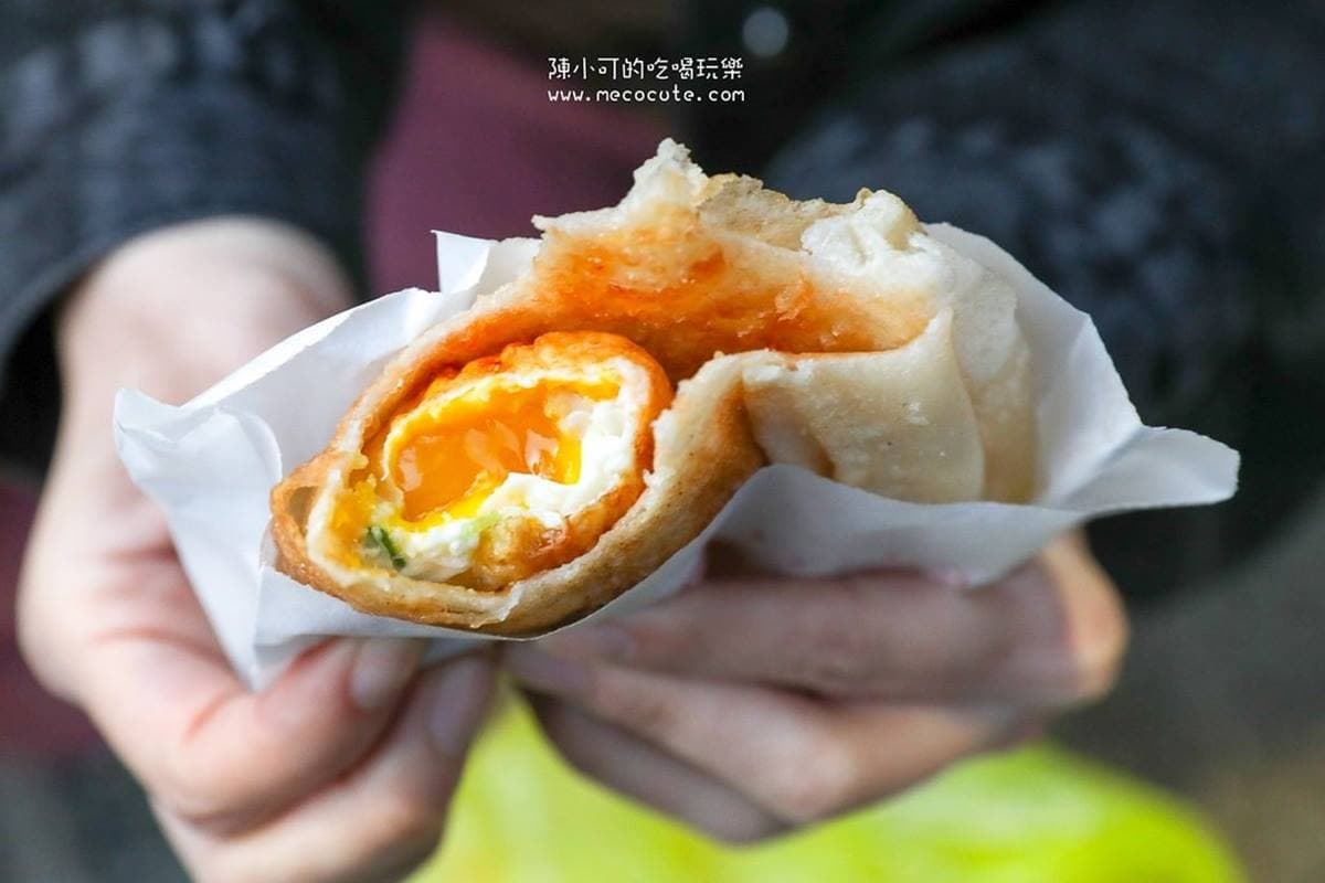 2026台北餐廳地圖,踩點米其林餐廳、約會聚餐、吃到飽、捷運站美食 北投最好吃炸彈蔥油餅!「膨脹餅皮+半熟蛋」一咬爆漿,內行人直接買3份