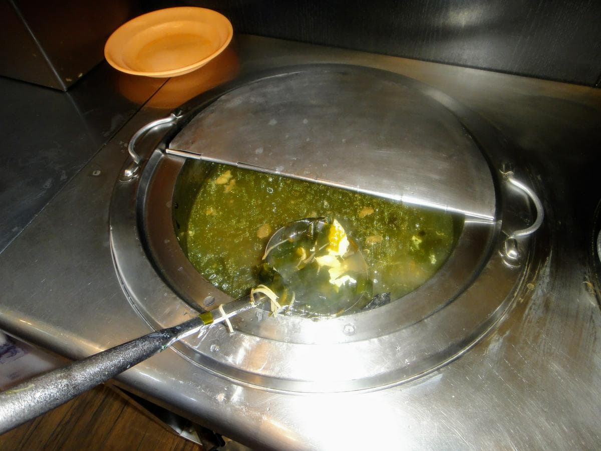 超邪惡滷肉飯!老饕最愛「祕製排骨」鹹香多汁,炸雞腿先滷後炸入口爆汁 超邪惡滷肉飯!老饕最愛「祕製排骨」鹹香多汁,炸雞腿先滷後炸入口爆汁