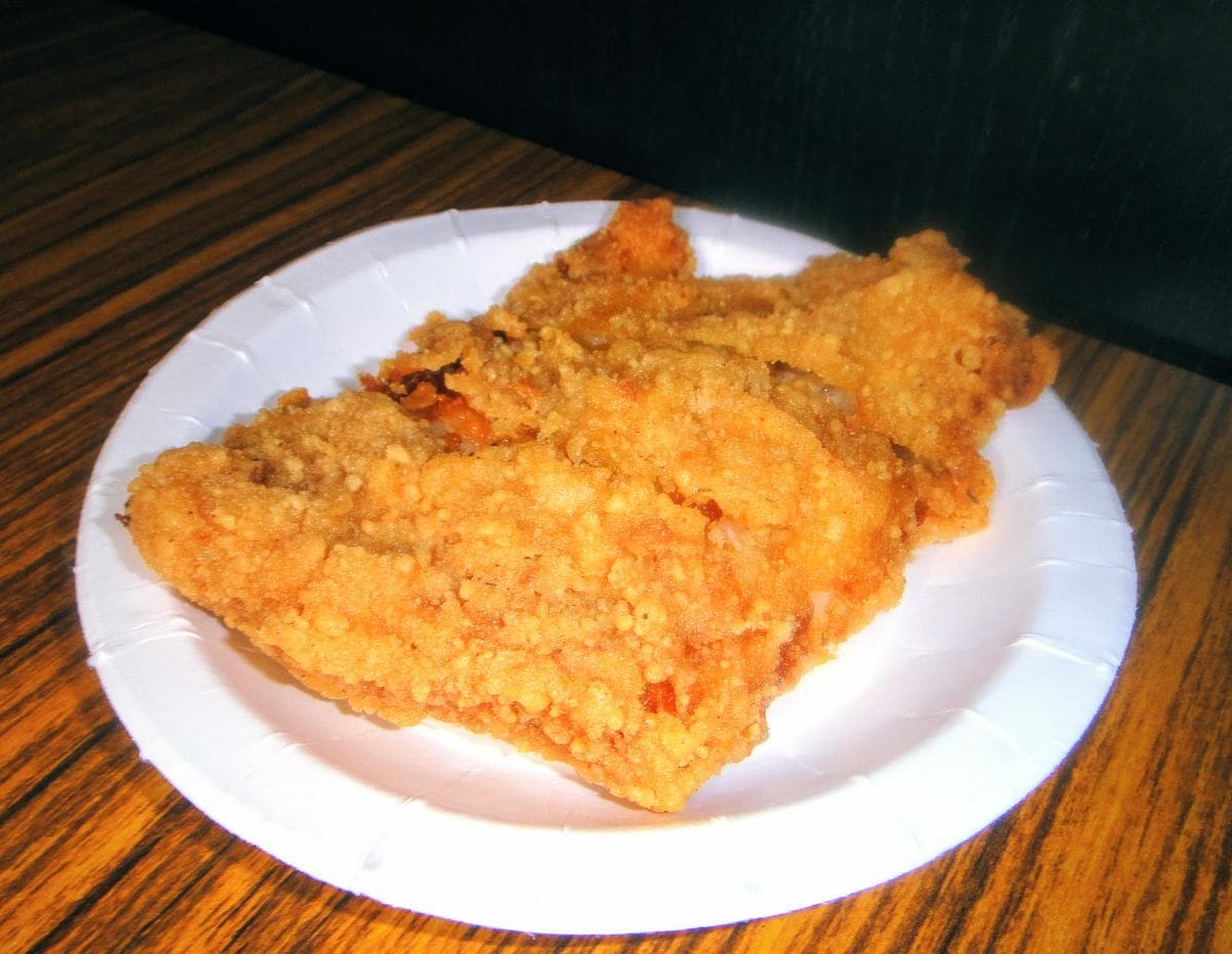 超邪惡滷肉飯!老饕最愛「祕製排骨」鹹香多汁,炸雞腿先滷後炸入口爆汁 超邪惡滷肉飯!老饕最愛「祕製排骨」鹹香多汁,炸雞腿先滷後炸入口爆汁