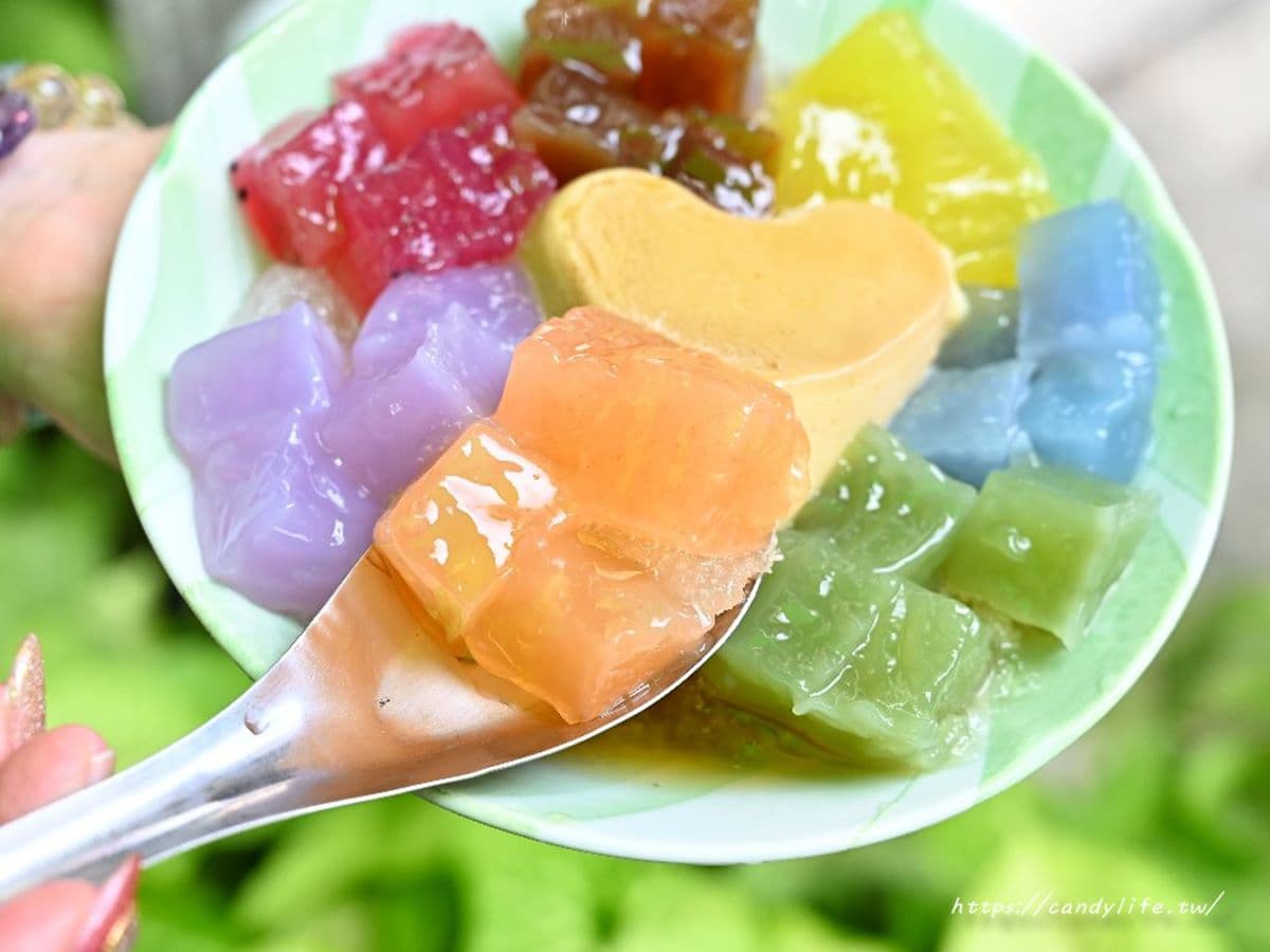 網譽「全台最美粉粿冰」!7色「彩虹粉粿」+愛心布丁美翻,打卡冰品快朝聖 網譽「全台最美粉粿冰」!7色「彩虹粉粿」+愛心布丁美翻,打卡冰品快朝聖