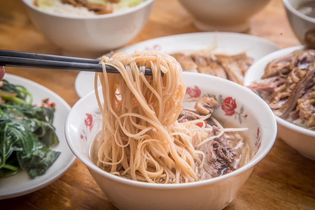 樹林人宵夜首選!4.4星「爆量鴨腿飯」只要80元,「當歸鴨麵線」還能免費續湯 樹林人宵夜首選!4.4星「爆量鴨腿飯」只要80元,「當歸鴨麵線」還能免費續湯