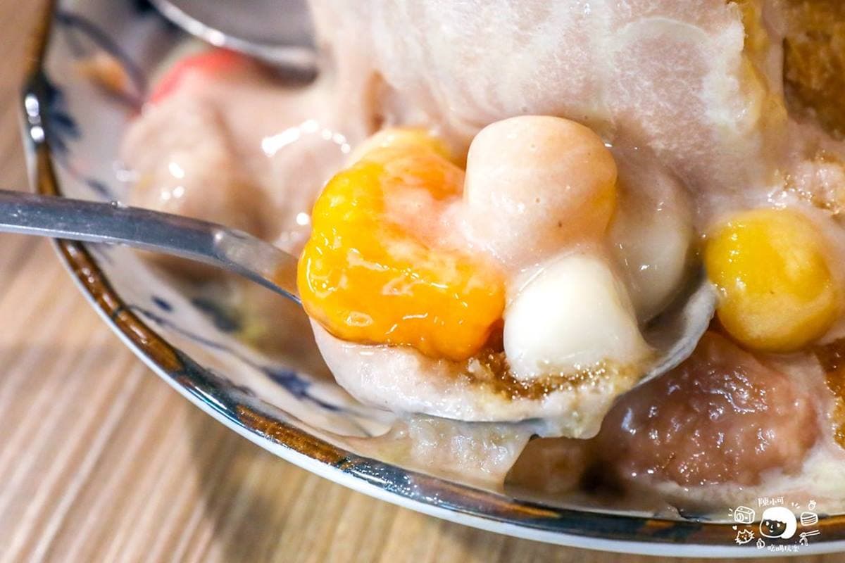 4星以上!捷運藍線10家冰品地圖:冰淇淋之神、阿公刀切冰、獨特豆花蓋冰 芋泥土石流再現!「雙色牛奶冰」一次吃芋泥+地瓜泥,蜜地瓜、芋圓甜而不膩