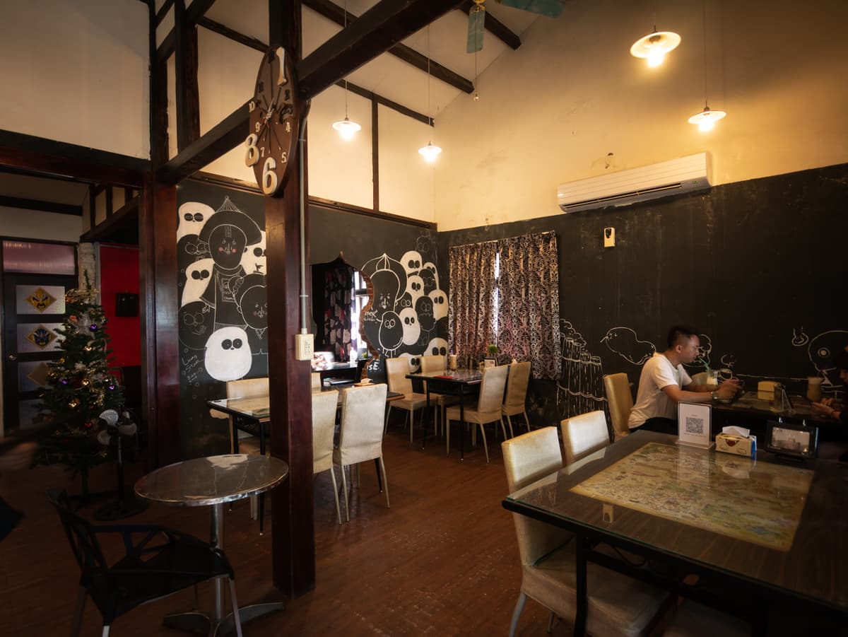 鬼門開衝打卡!嘉義「民雄鬼屋咖啡」有Q版鬼作伴,試膽必點黑白無常特調 民雄美食餐廳推薦:民雄鬼屋咖啡