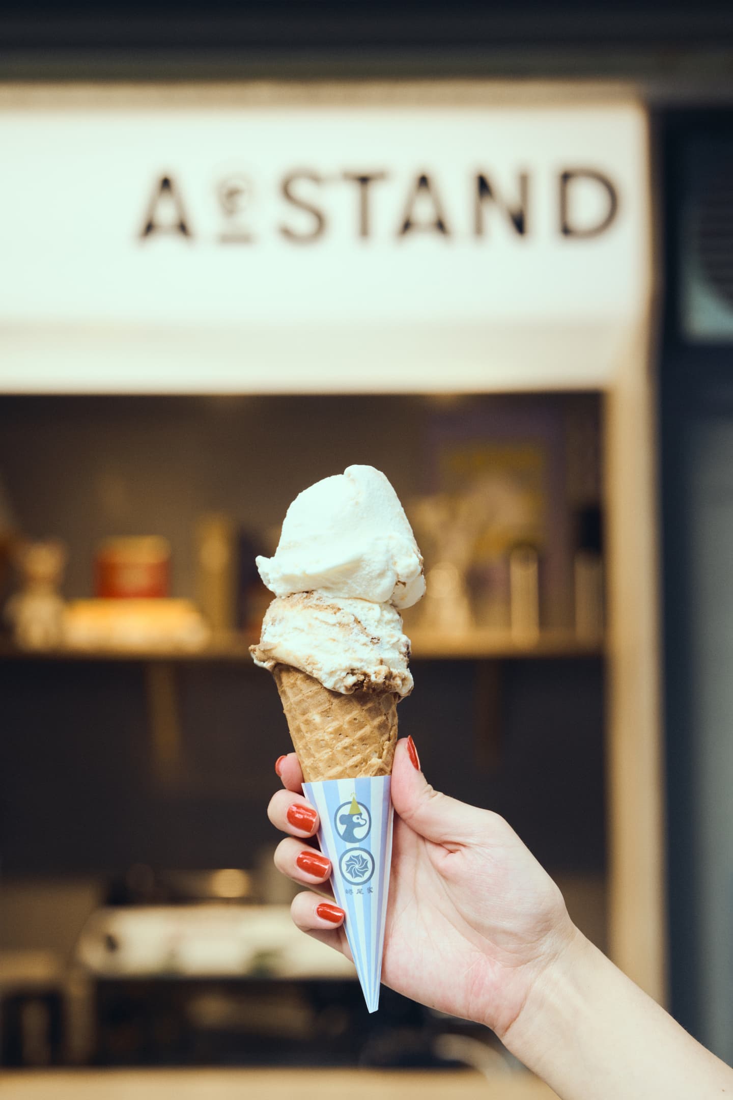 全台最潮咖啡外帶店!「A STAND」進駐民生社區,首波開賣蜷尾家海鹽牛奶冰 全台最潮咖啡外帶店!「A STAND」進駐民生社區,首波開賣蜷尾家海鹽牛奶冰