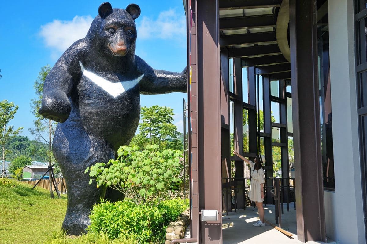 【新開店】台灣黑熊出沒!嘉義「鄒族文創園區」9/17開幕,加碼體驗傳統射箭 【新開店】台灣黑熊出沒!嘉義「鄒族文創園區」9/17開幕,加碼體驗傳統射箭