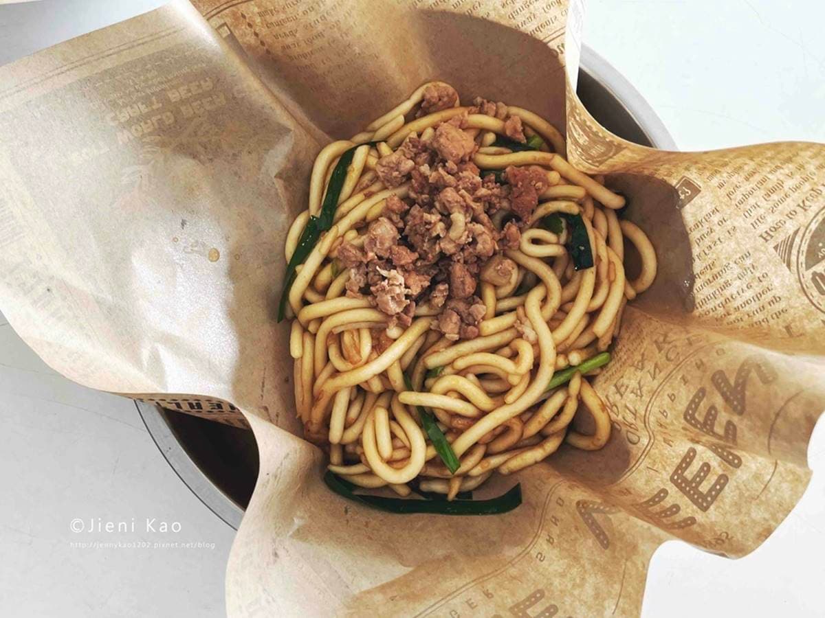新竹最美米苔目專賣!招牌「炒米苔目」鹹香唰嘴,內行吃法必搭半熟蛋 新竹最美米苔目專賣!招牌「炒米苔目」鹹香唰嘴,內行吃法必搭半熟蛋