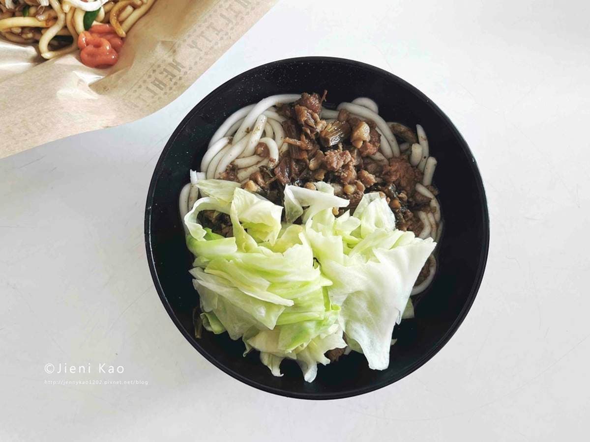 新竹最美米苔目專賣!招牌「炒米苔目」鹹香唰嘴,內行吃法必搭半熟蛋 新竹最美米苔目專賣!招牌「炒米苔目」鹹香唰嘴,內行吃法必搭半熟蛋