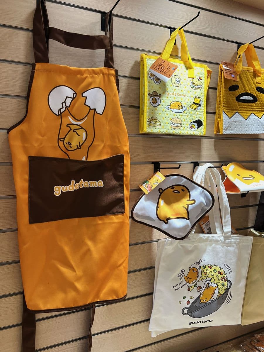 史上最萌「蛋黃哥草莓生吐司公仔」!蛋黃哥快閃店到高雄,餐點、周邊一次看 史上最萌「蛋黃哥草莓生吐司公仔」!蛋黃哥快閃店到高雄,餐點、周邊一次看