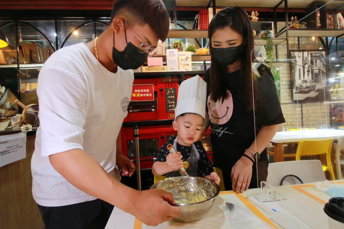 免費親子景點+1!台中餅乾工廠像童話糖果屋,打卡3D彩繪+烘焙DIY小孩玩瘋 免費親子景點+1!台中餅乾工廠像童話糖果屋,打卡3D彩繪+烘焙DIY小孩玩瘋