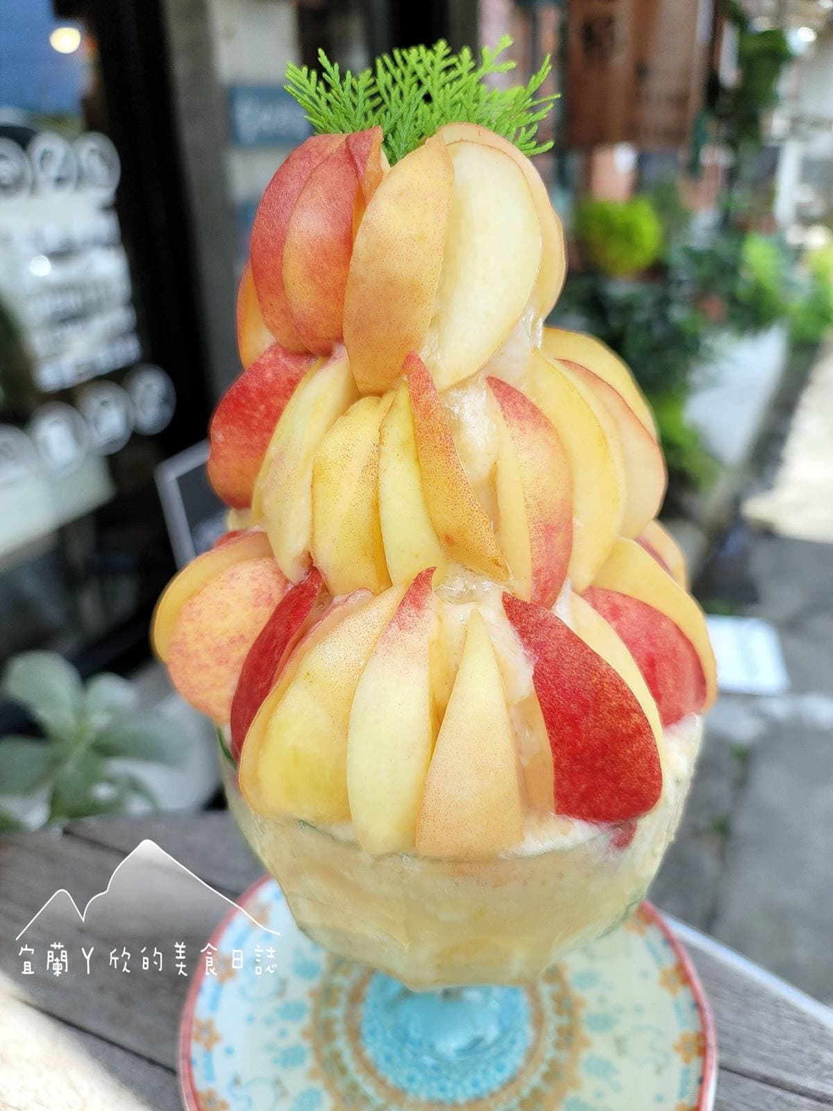 疊滿12顆水蜜桃!宜蘭最狂「3層水蜜桃冰沙」想喝先預約,只賣到8月底快衝 疊滿12顆水蜜桃!宜蘭最狂「3層水蜜桃冰沙」想喝先預約,只賣到8月底快衝