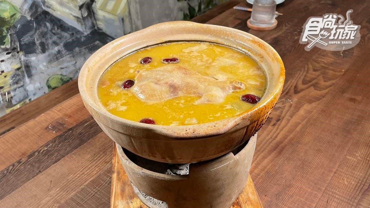 高CP值私廚雞湯!濃郁湯頭熬煮15小時滿滿膠質,軟嫩雞肉一咬入口即化