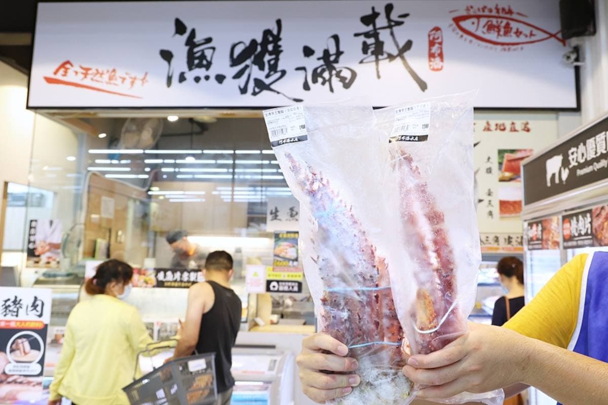 網推台中築地市場!直送「生食生蠔、龍蝦」近百種海鮮,內行直接帶水桶裝 網推台中築地市場!直送「生食生蠔、龍蝦」近百種海鮮,內行直接帶水桶裝