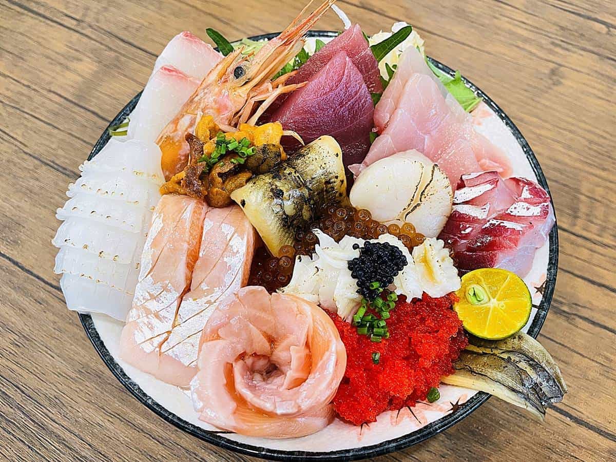 海鮮控暴動!「澎派生魚丼」爽嗑天使紅蝦、厚切鮭魚,干貝漢堡一吃上癮 海鮮控暴動!「澎派生魚丼」爽嗑天使紅蝦、厚切鮭魚,干貝漢堡一吃上癮